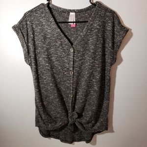 Super cute grey tie top with buttons! Juniors L